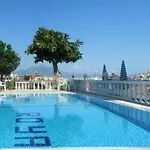 Royal 3*